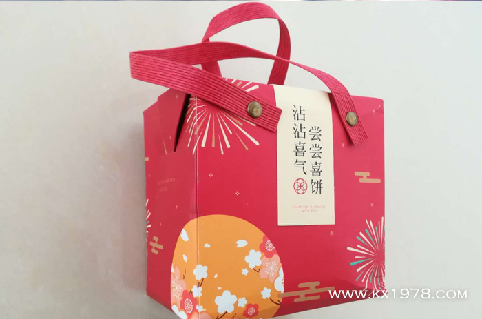 開心！收到去年代寫傳記客戶快遞來的喜餅