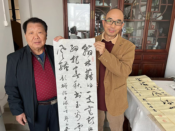 退休后找人代寫回憶錄的意義：生命的回響與重塑